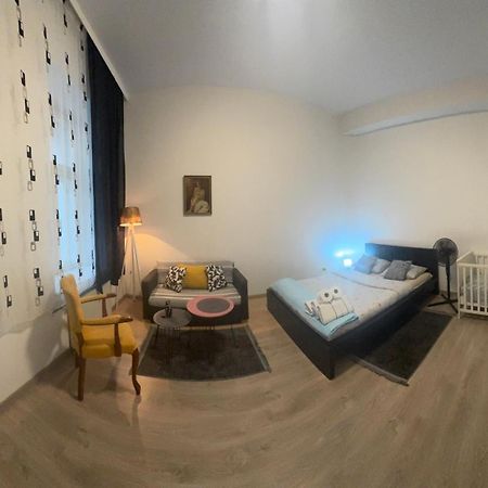 Ganze Klein Unterkunft 1100 Wien Buitenkant foto