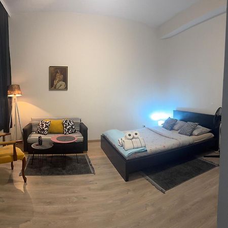 Ganze Klein Unterkunft 1100 Wien Buitenkant foto