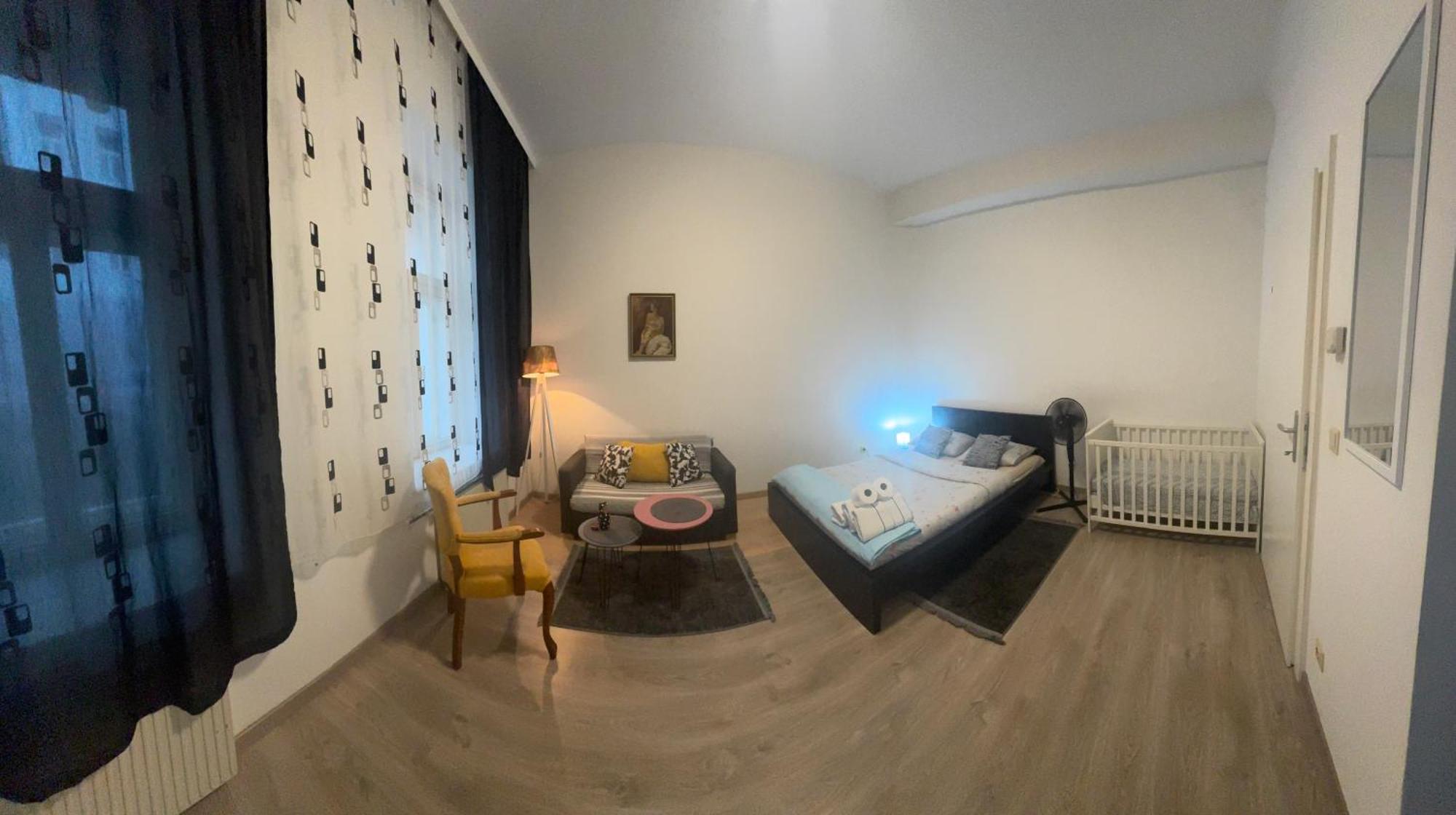 Ganze Klein Unterkunft 1100 Wien Buitenkant foto